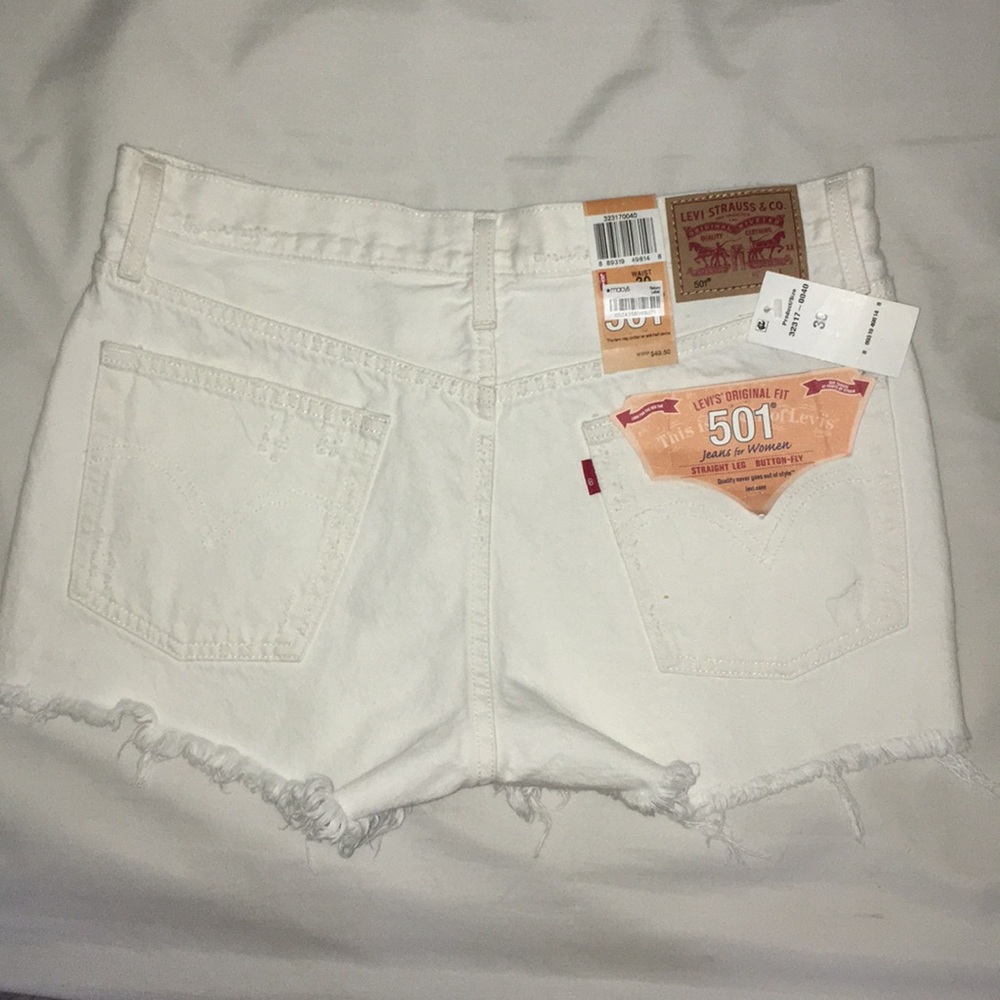 NWT Levi’s White 501 Shorts